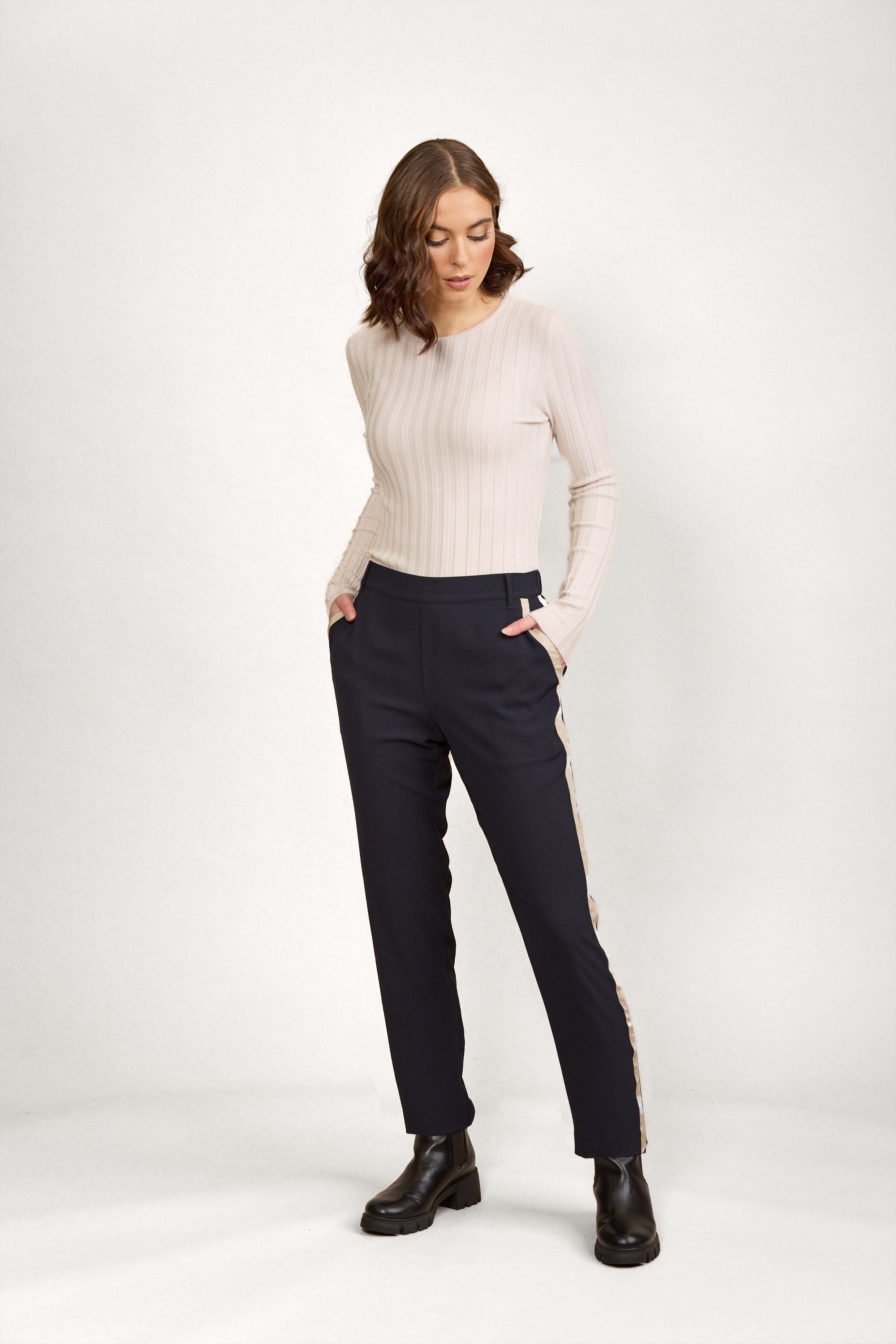 Knewe 7092 Crew Pant | Ink/Oat