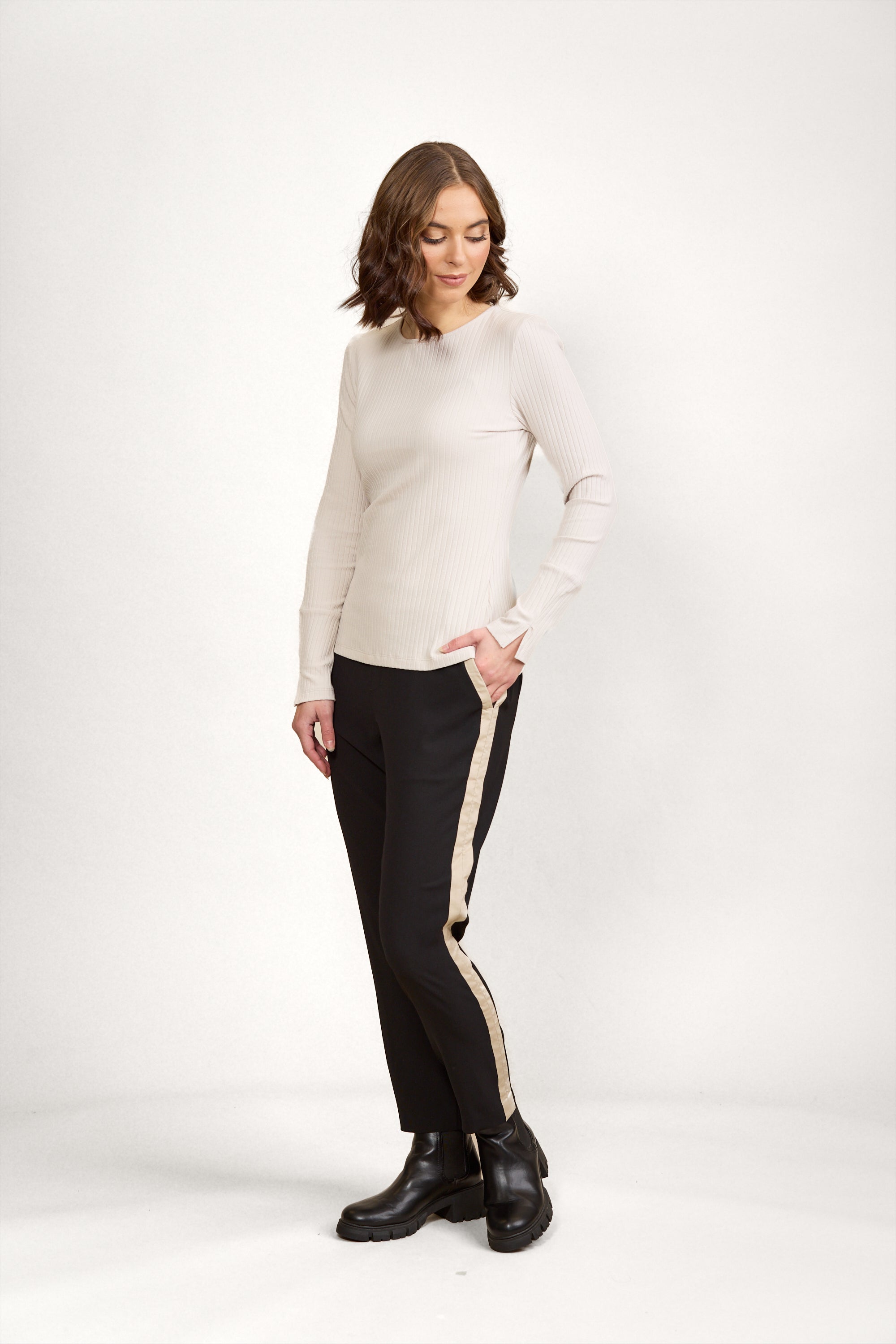 Knewe 7092 Crew Pant | Black/Oat