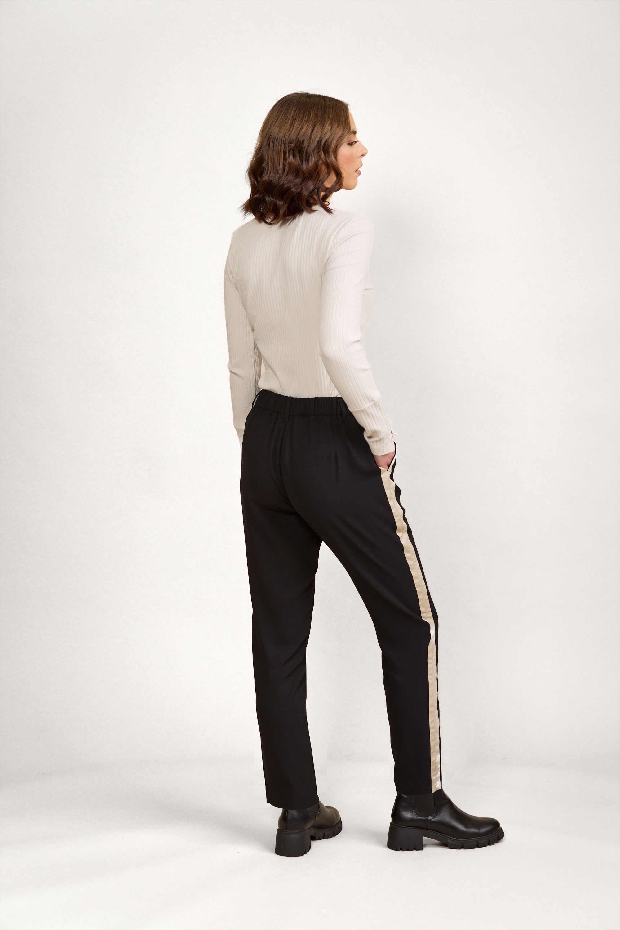 Knewe 7092 Crew Pant | Black/Oat