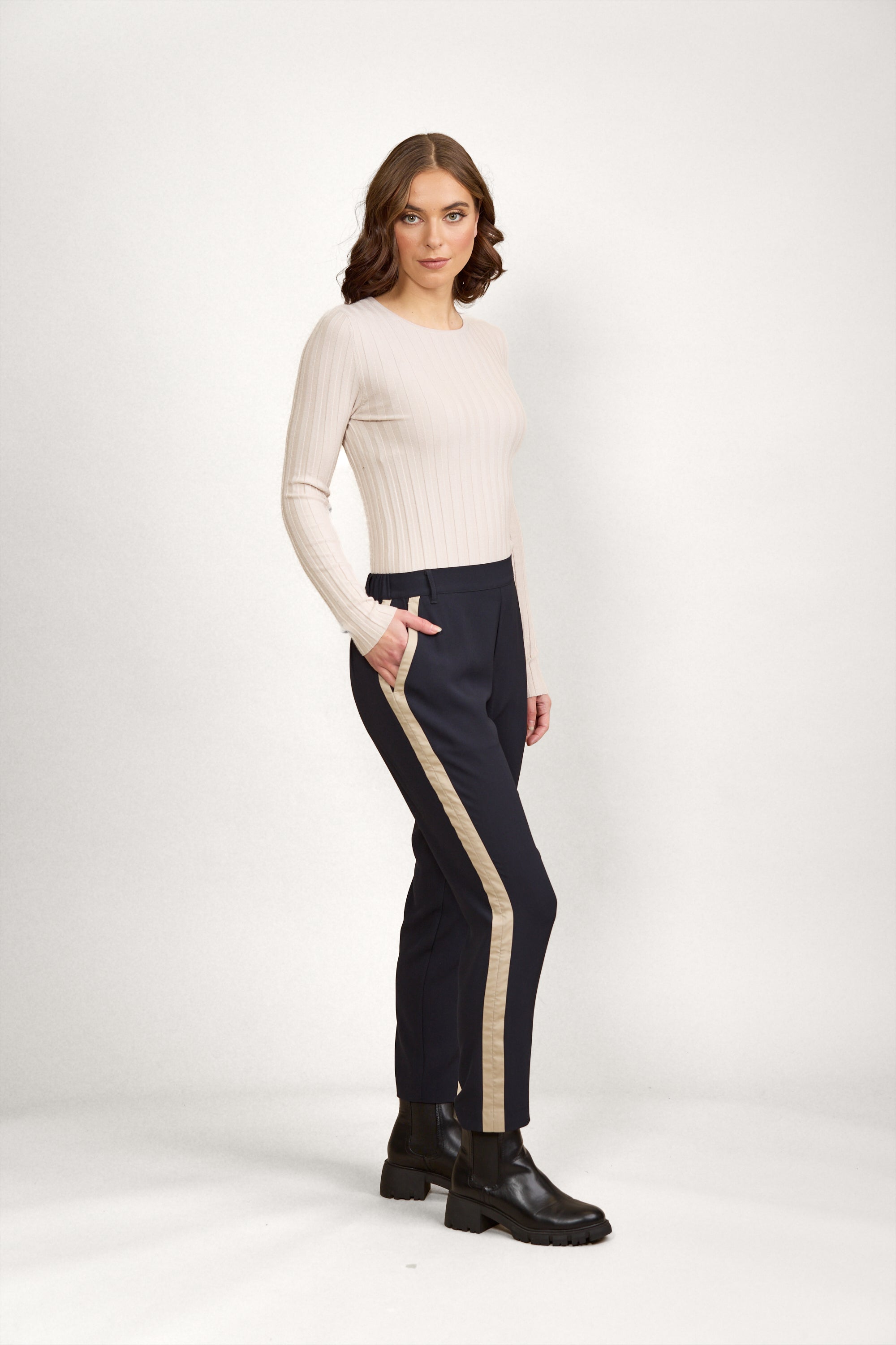 Knewe 7092 Crew Pant | Ink/Oat