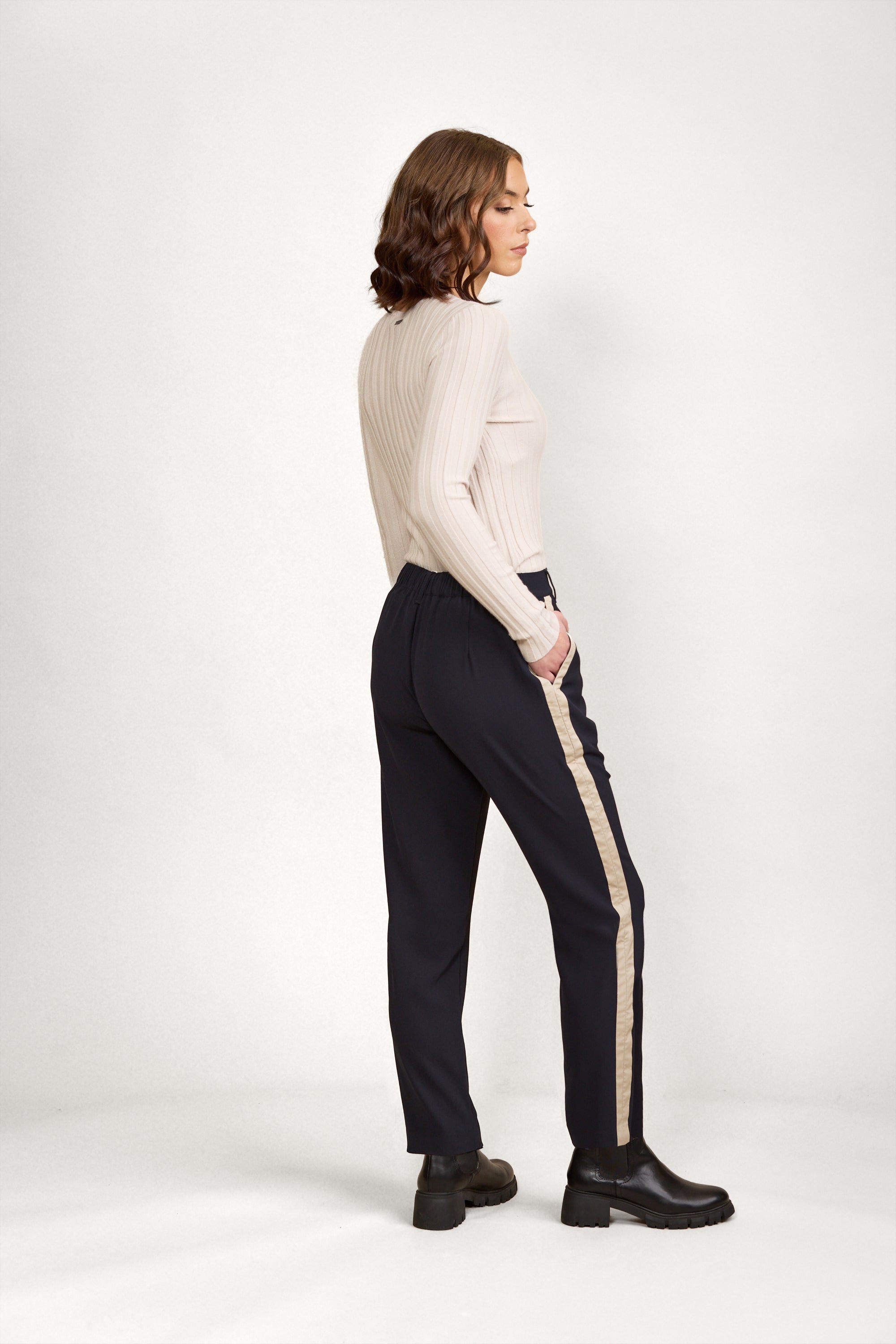 Knewe 7092 Crew Pant | Ink/Oat