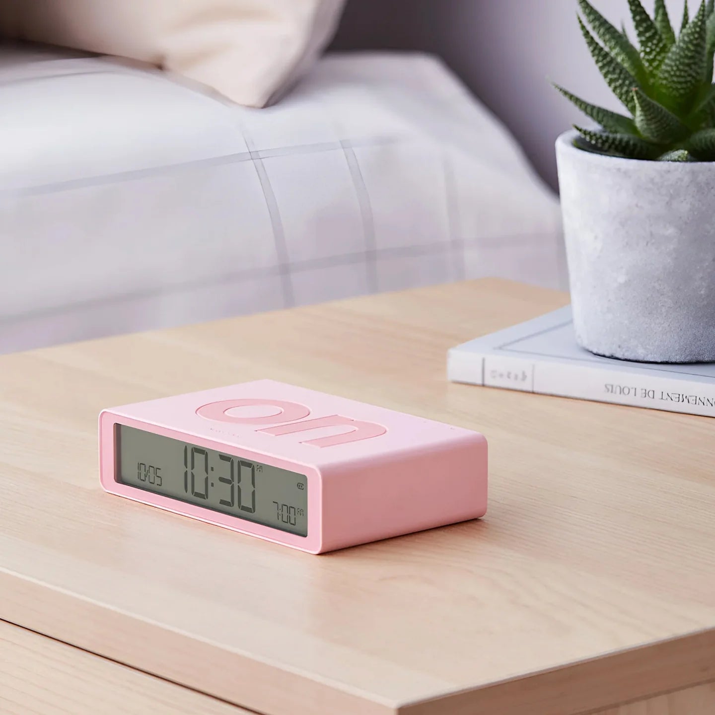 Lexon Flip Classic Alarm Clock I Pink