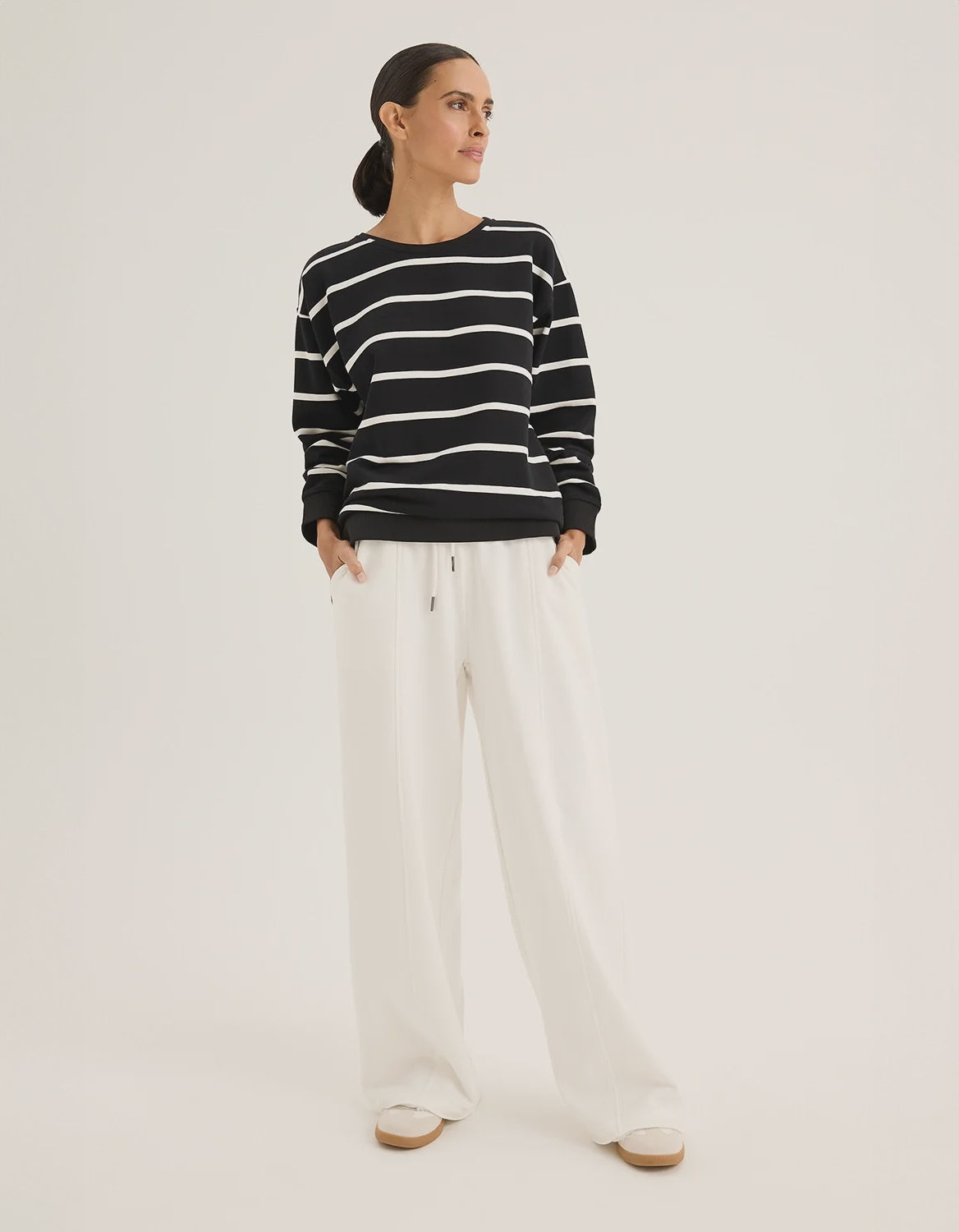 Yarra Trail Infinity Sweat | Black/Ecru