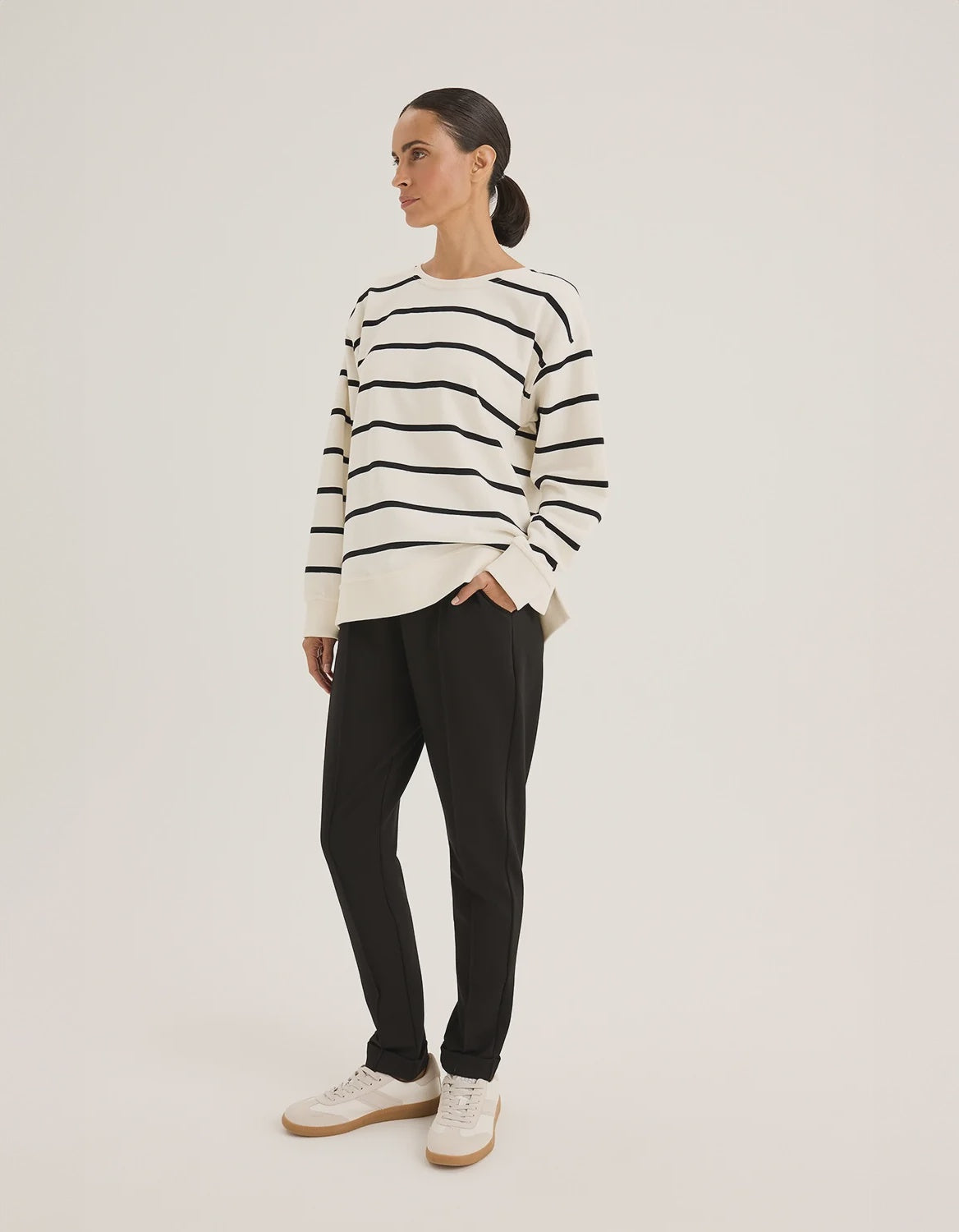 Yarra Trail Infinity Sweat | Ecru/Black