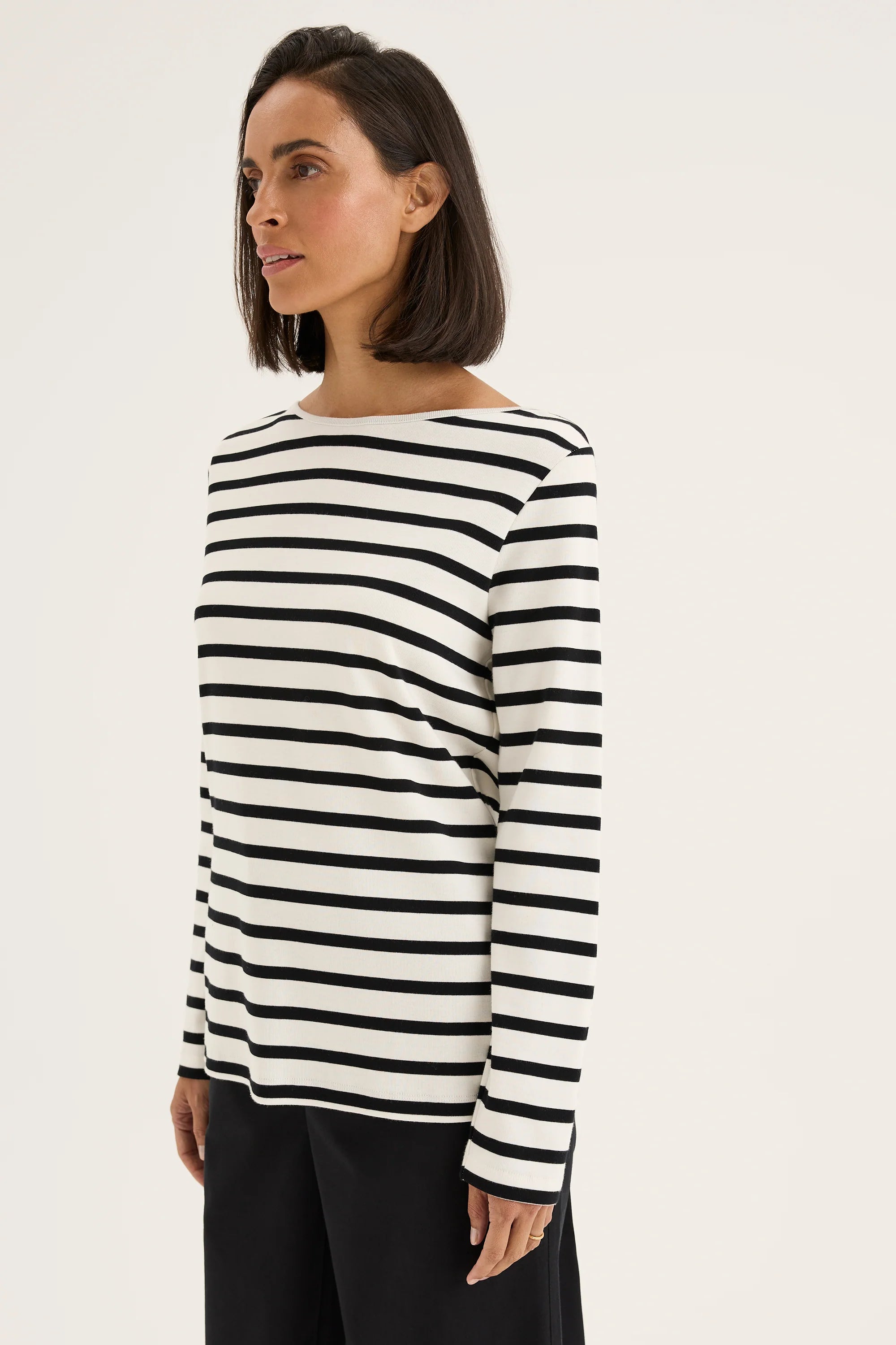 Yarra Trail Boardwalk Tee | Ecru/Black