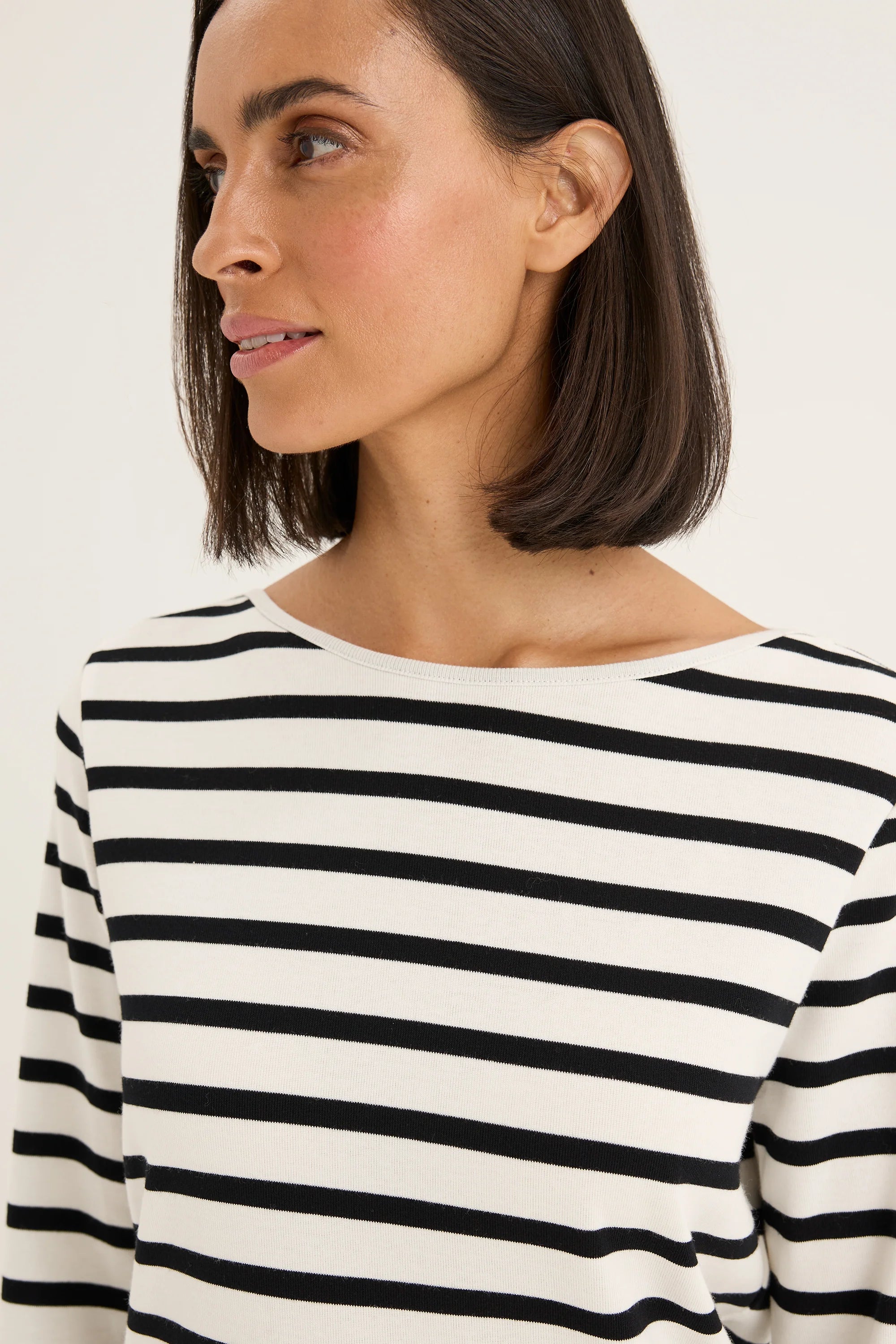 Yarra Trail Boardwalk Tee | Ecru/Black