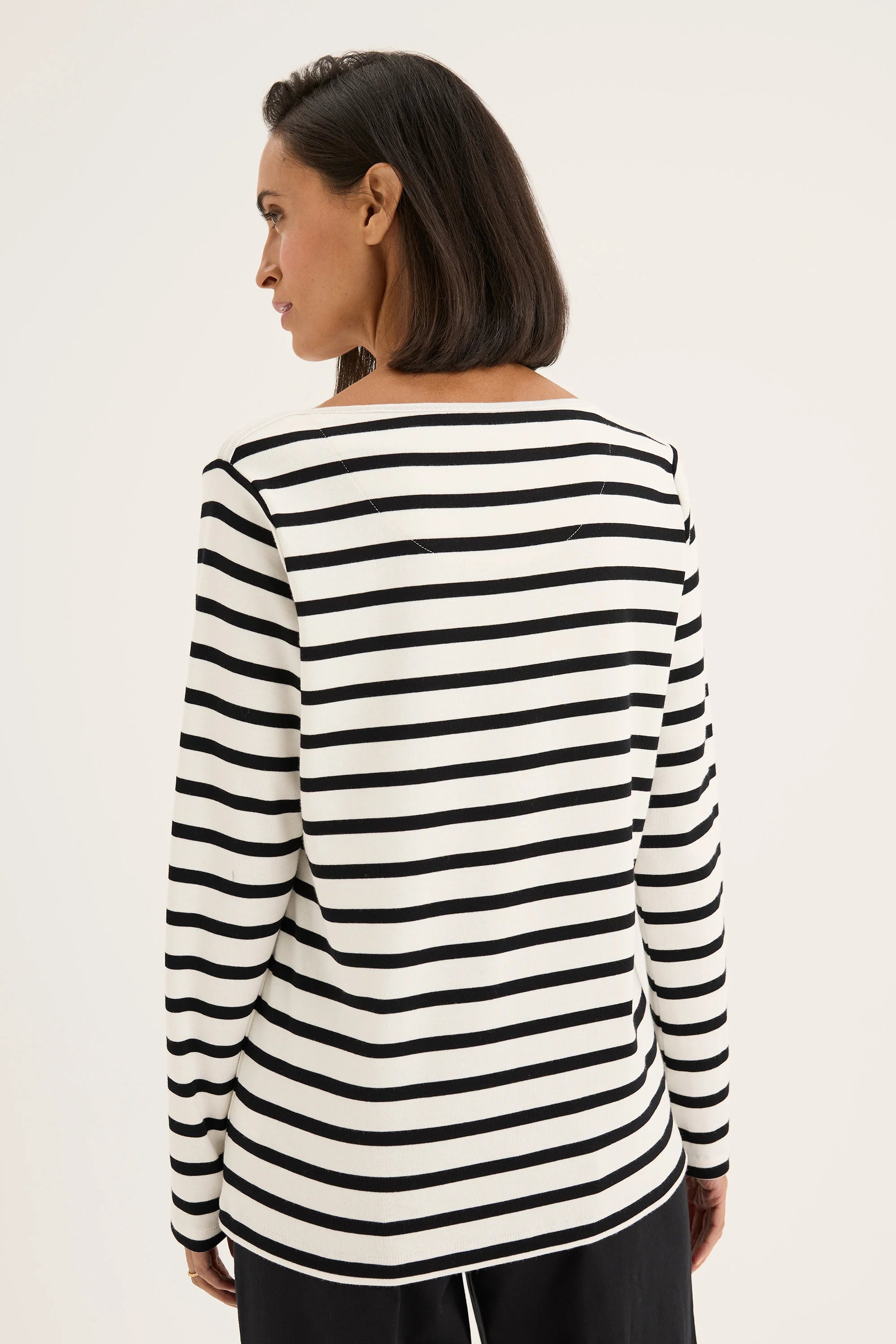 Yarra Trail Boardwalk Tee | Ecru/Black