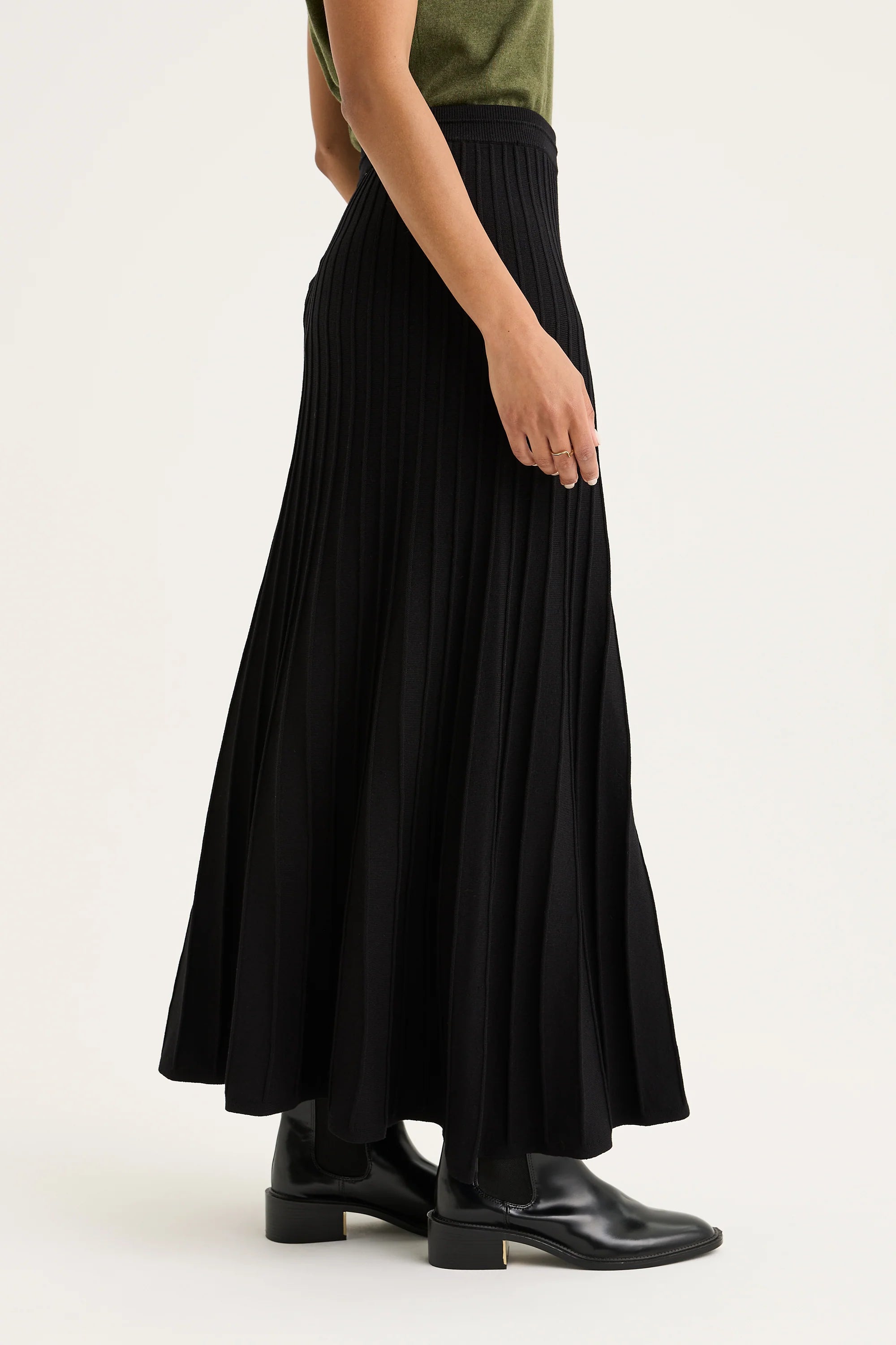 Yarra Trail Cedar Skirt | Black