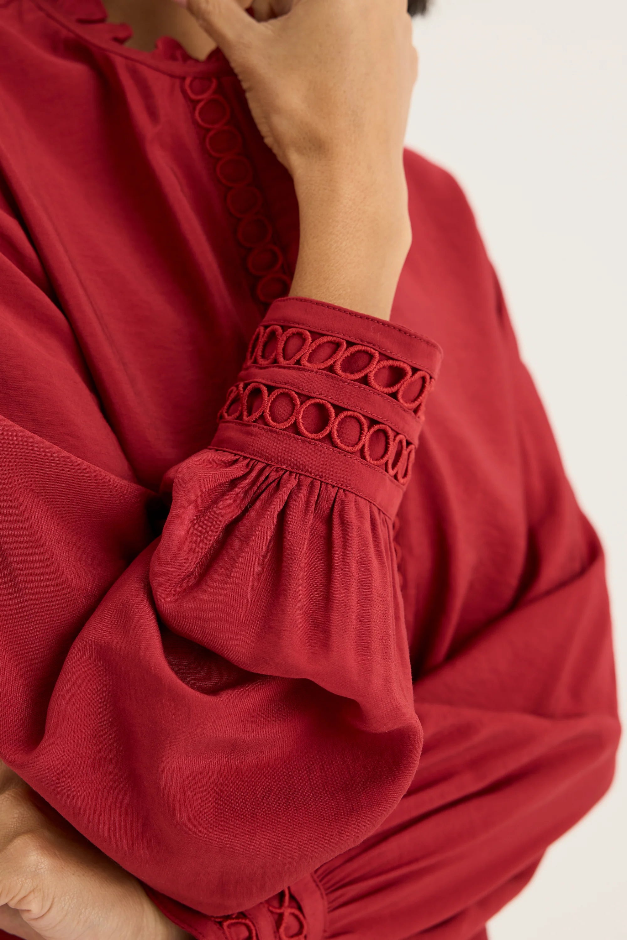 Yarra Trail Destiny Shirt | Scarlet