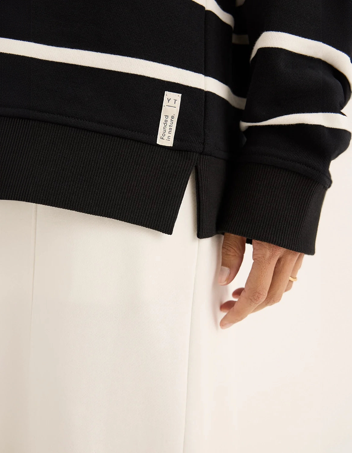 Yarra Trail Infinity Sweat | Black/Ecru