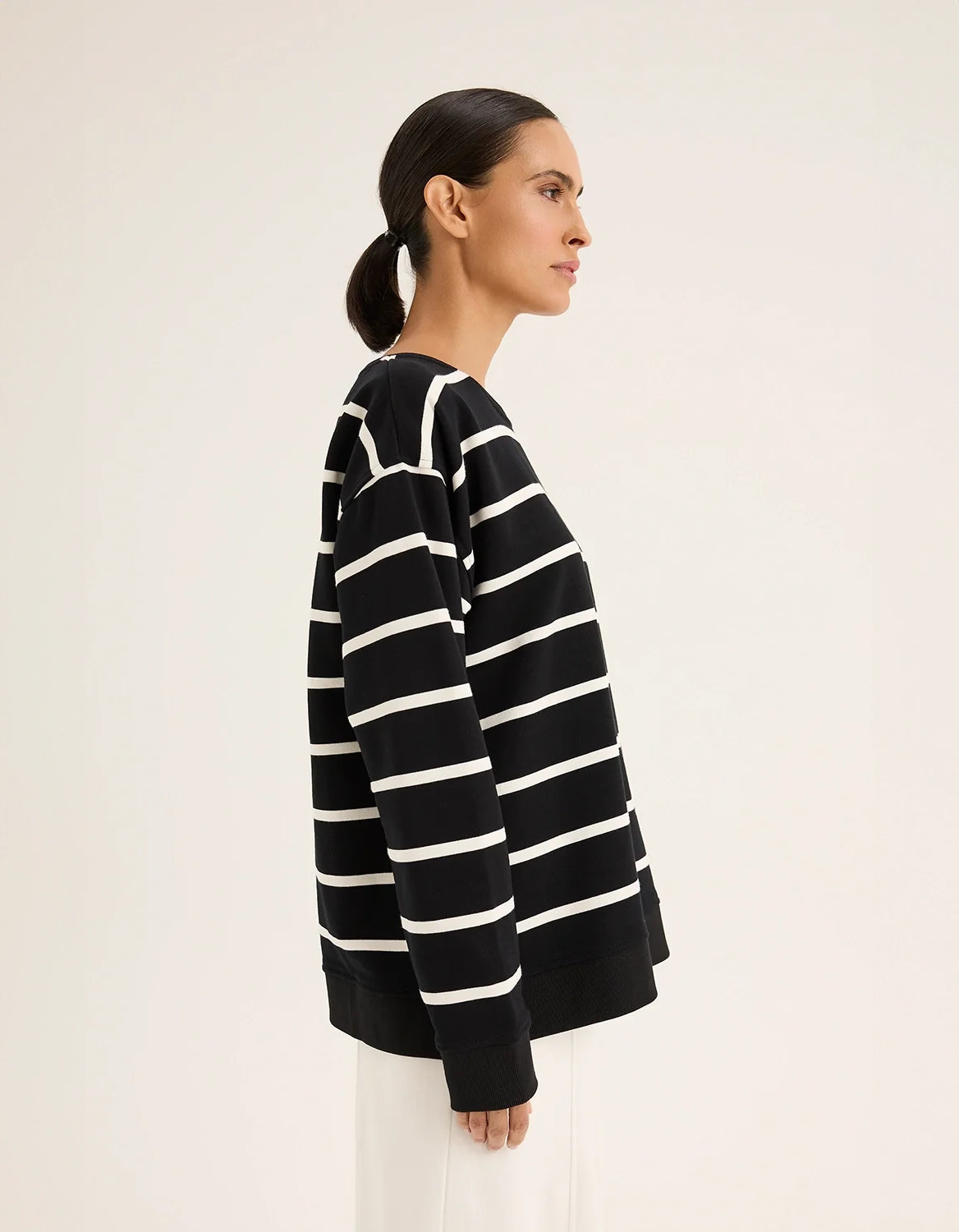 Yarra Trail Infinity Sweat | Black/Ecru