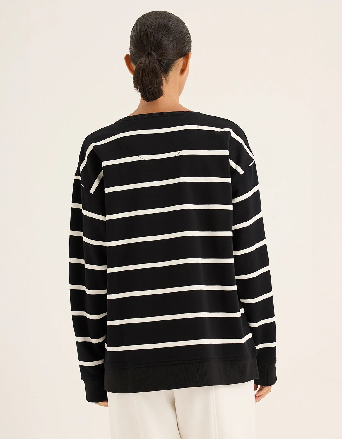 Yarra Trail Infinity Sweat | Black/Ecru