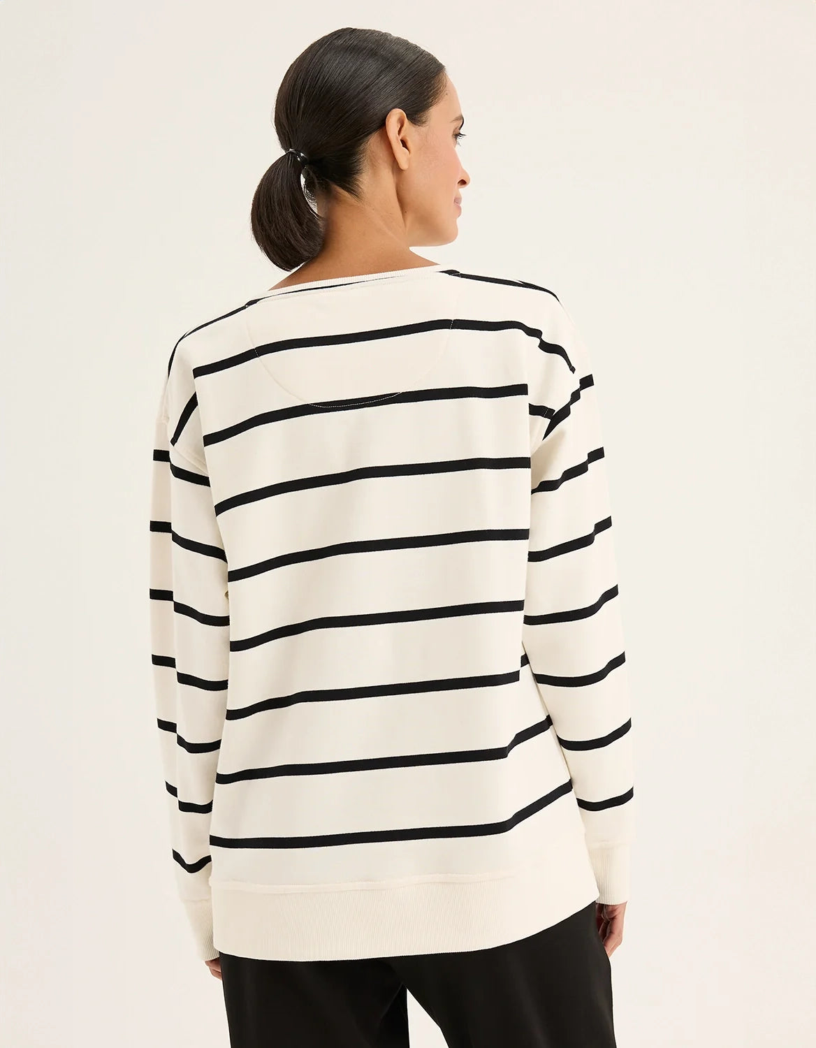 Yarra Trail Infinity Sweat | Ecru/Black