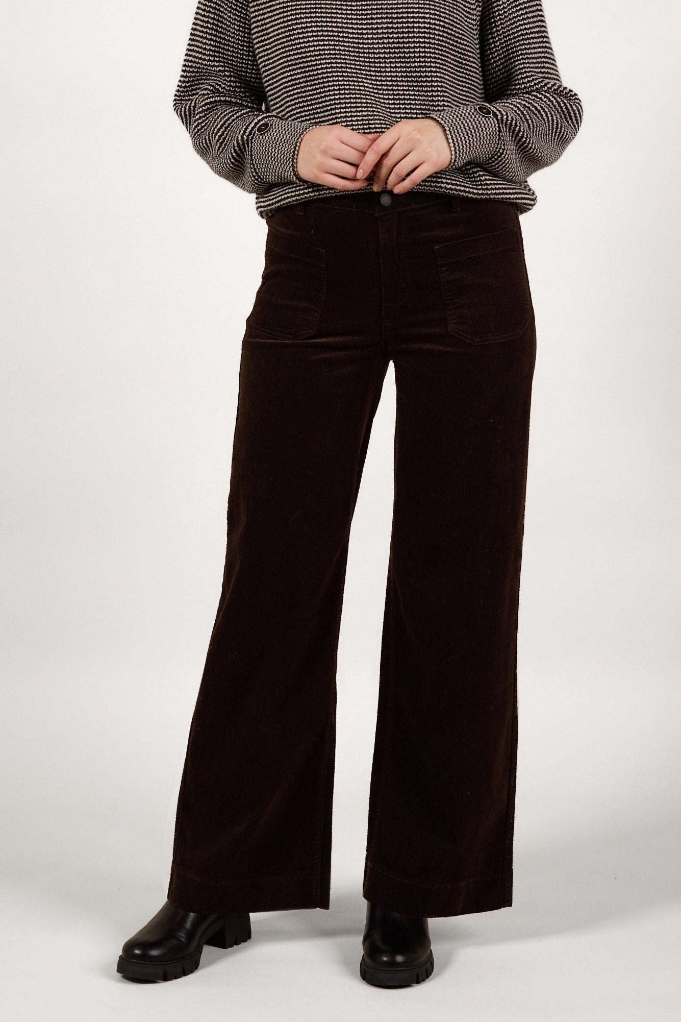 Knewe 7089C Roxie Cord | Soot