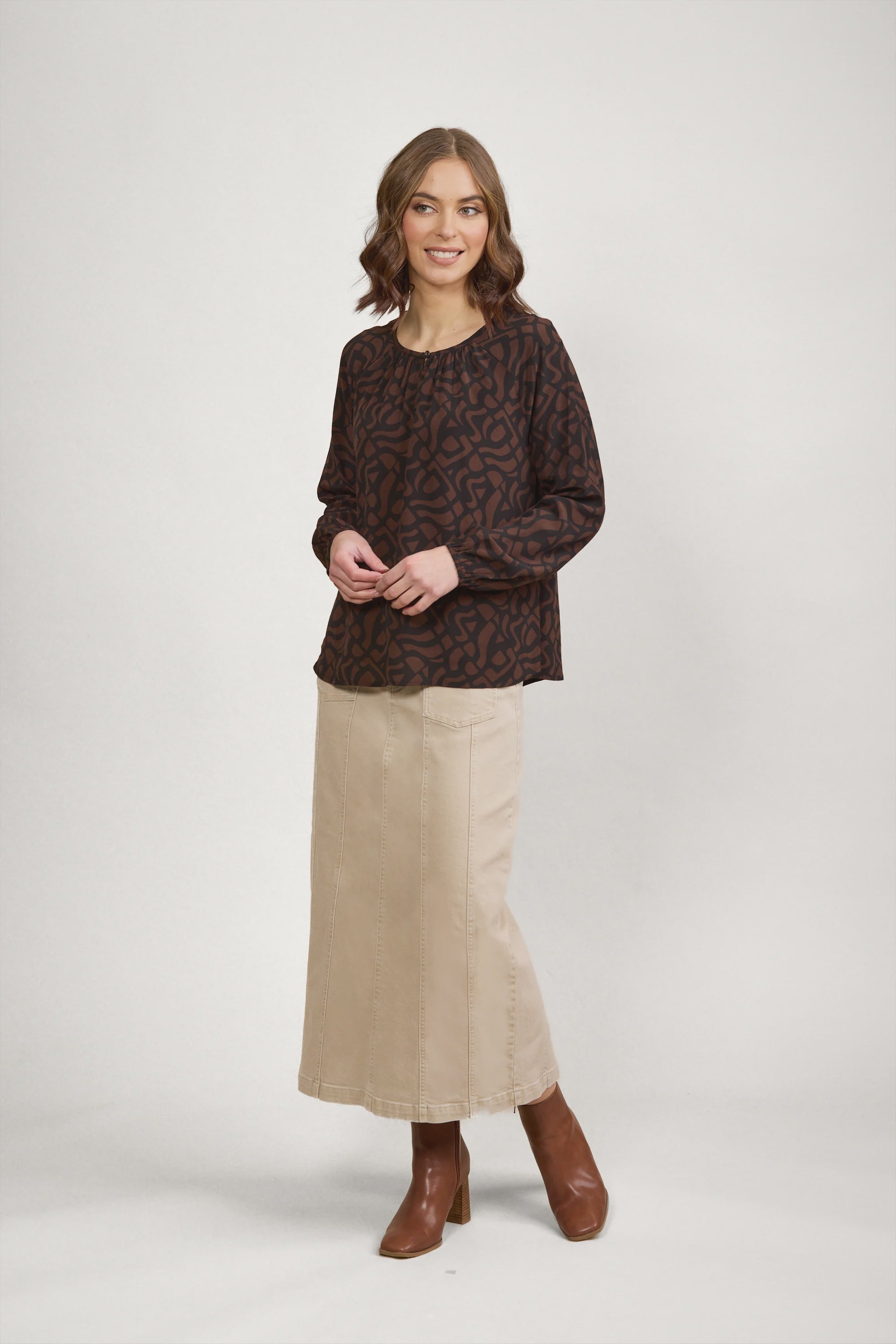 Knewe 5089 Story Top | Mocha