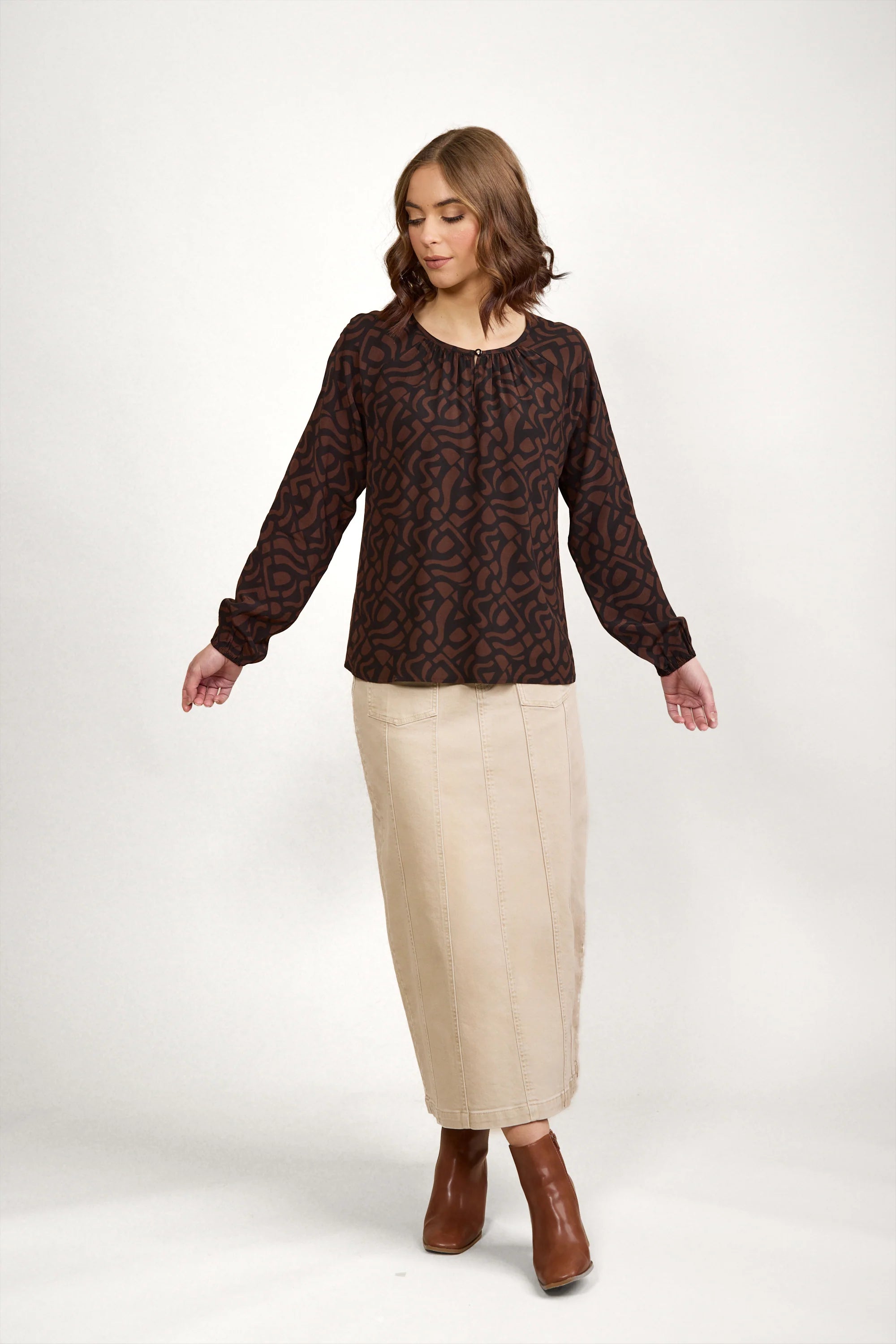 Knewe 5089 Story Top | Mocha