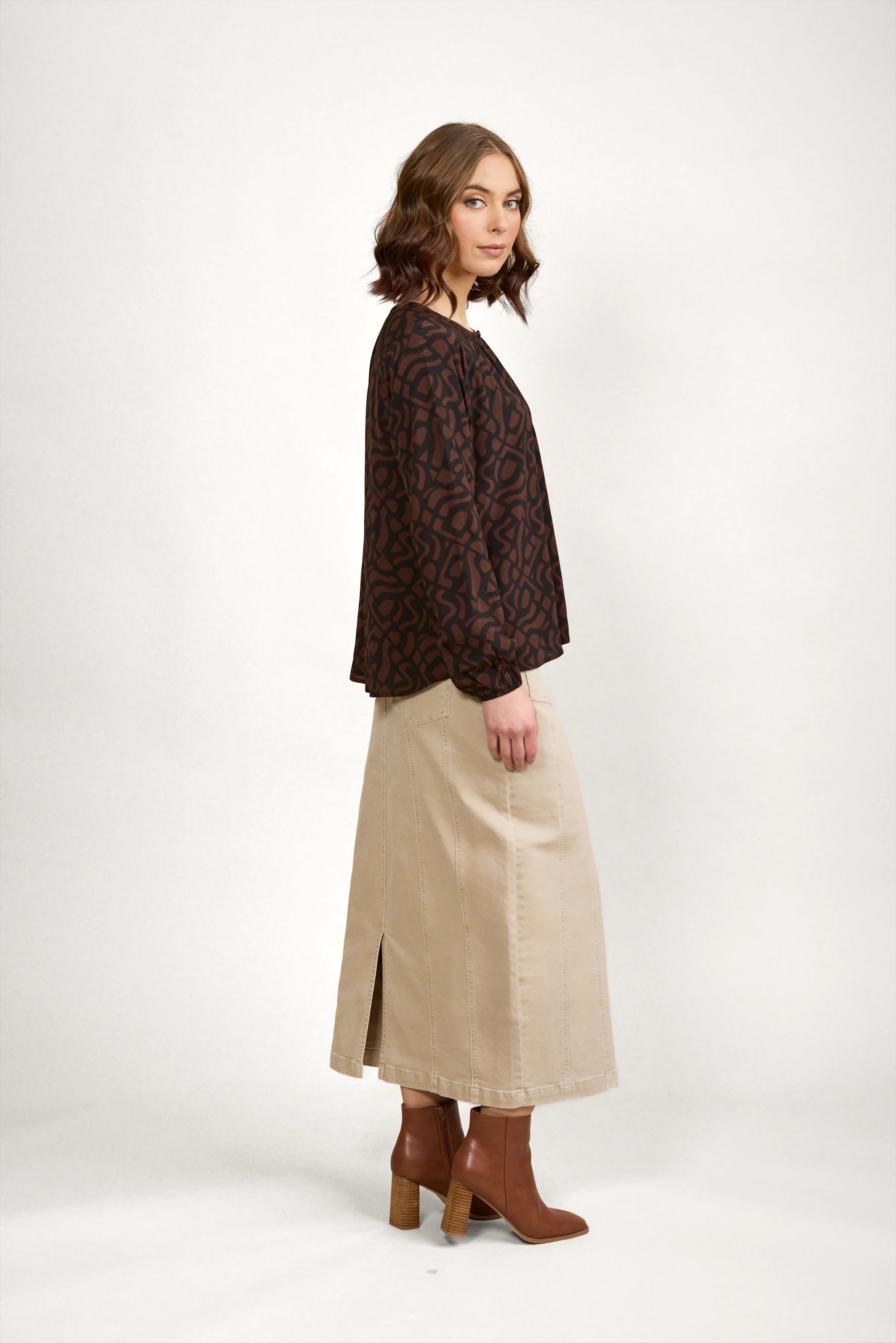 Knewe 5089 Story Top | Mocha