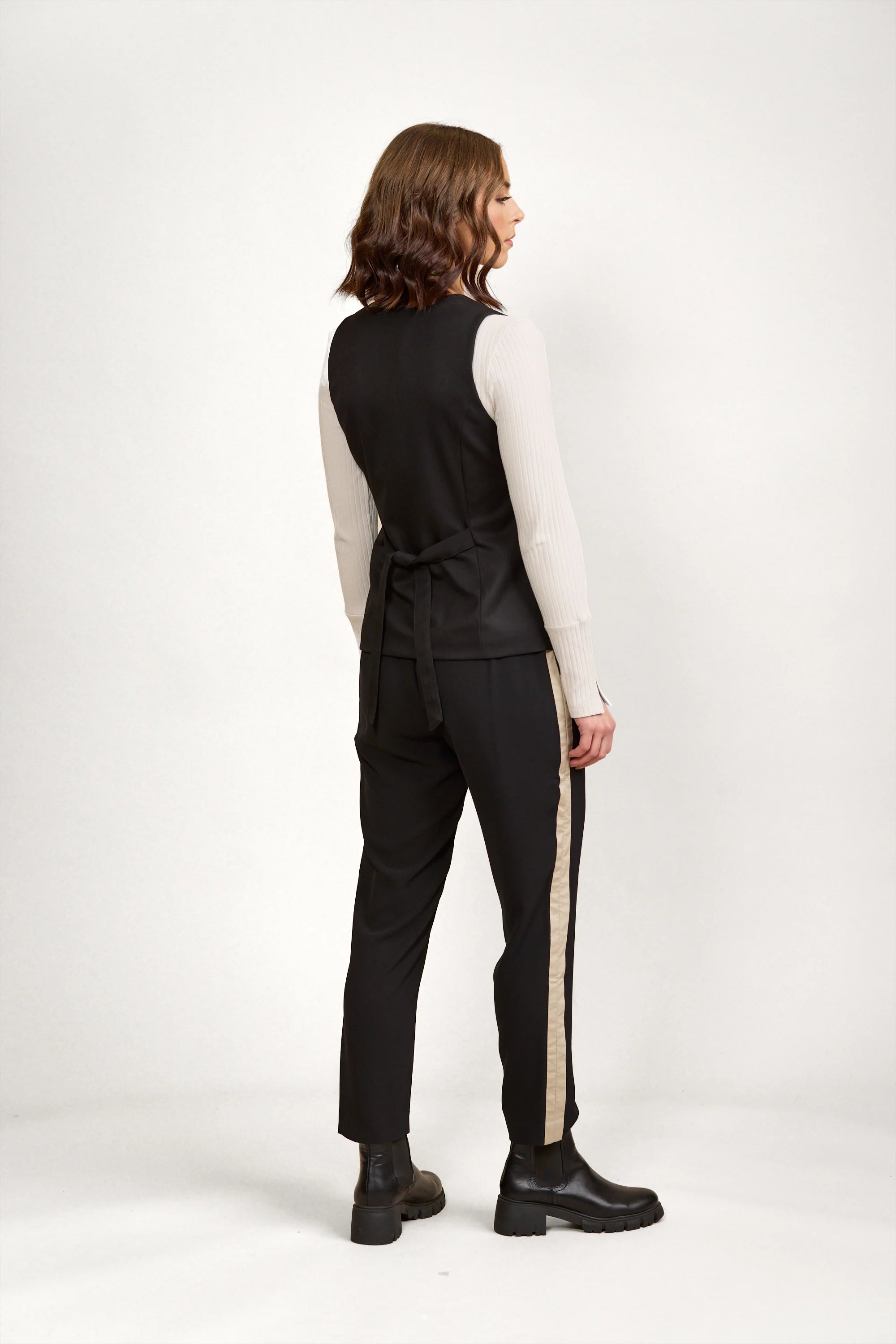 Knewe 6042 Florence Vest | Black