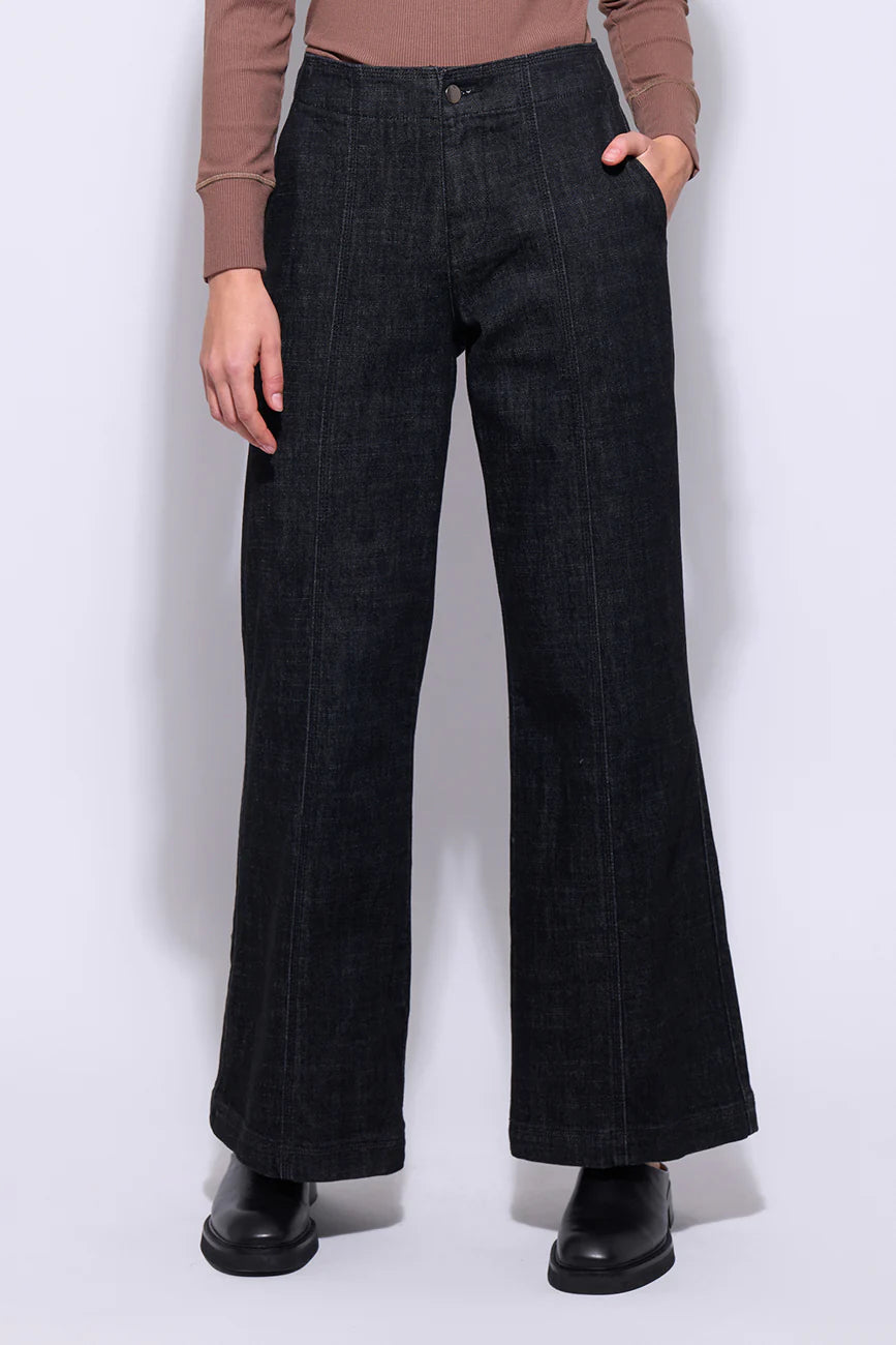 Neris Ida Jean | Black Wash