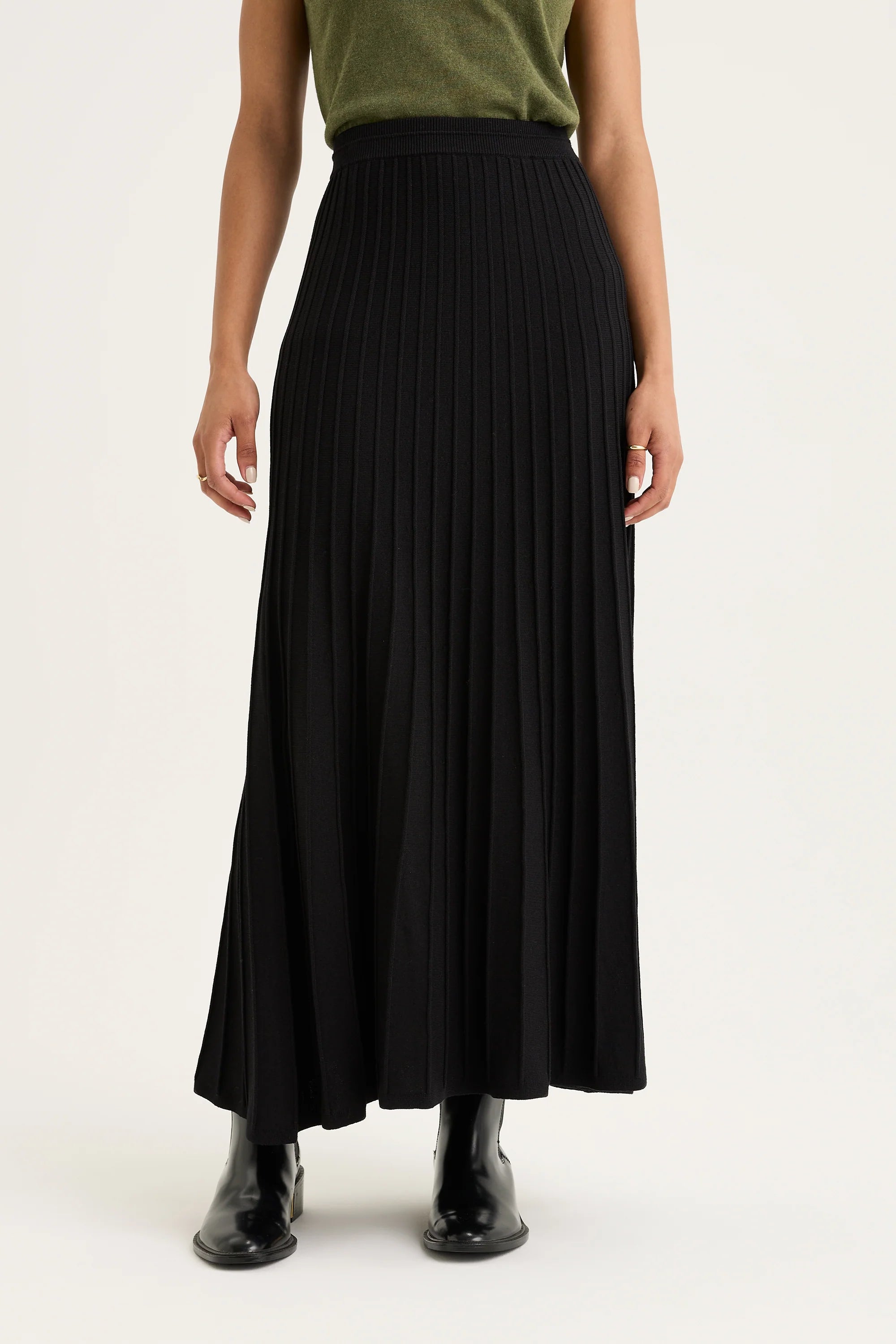 Yarra Trail Cedar Skirt | Black