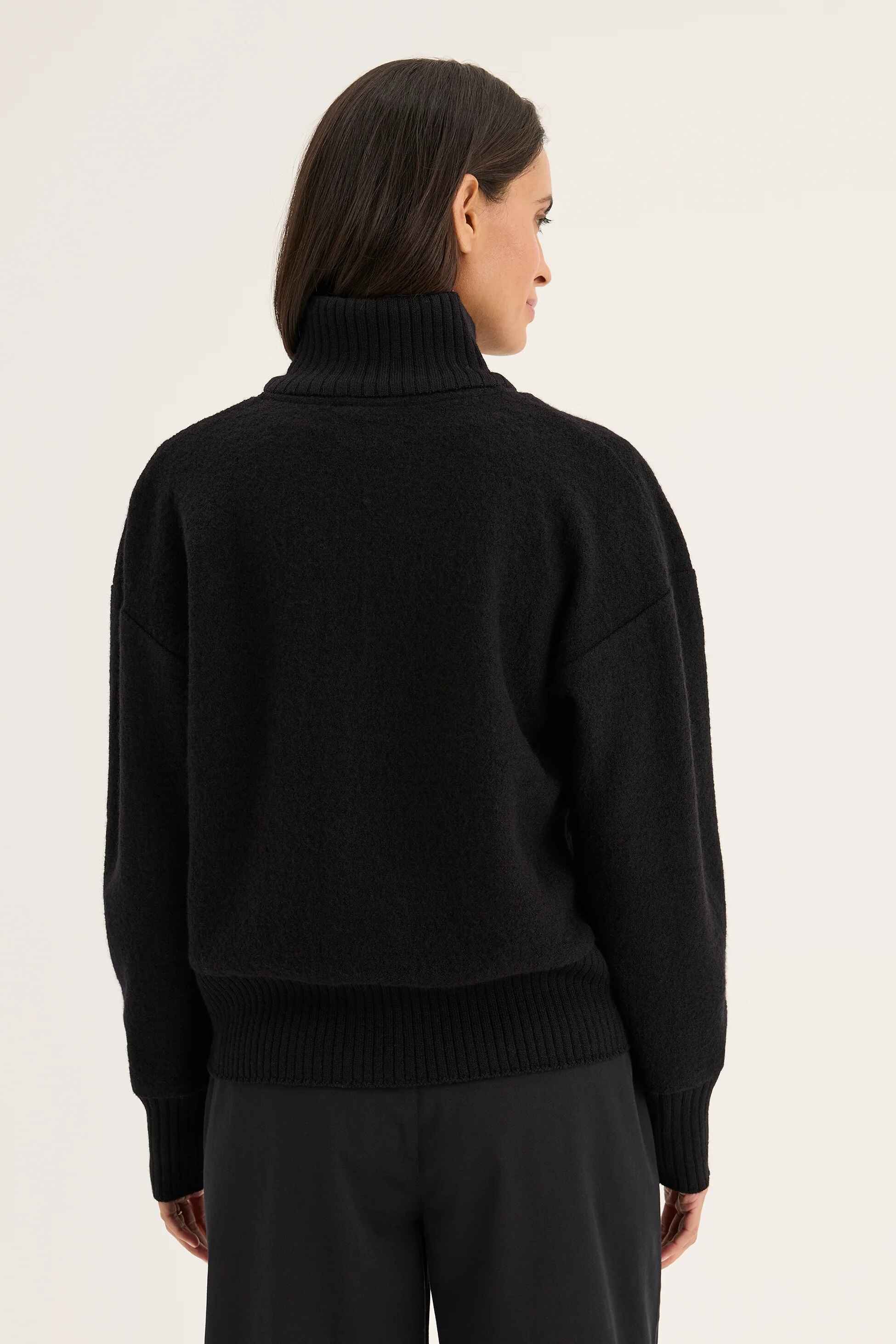 Yarra Trail Ember Jacket | Black